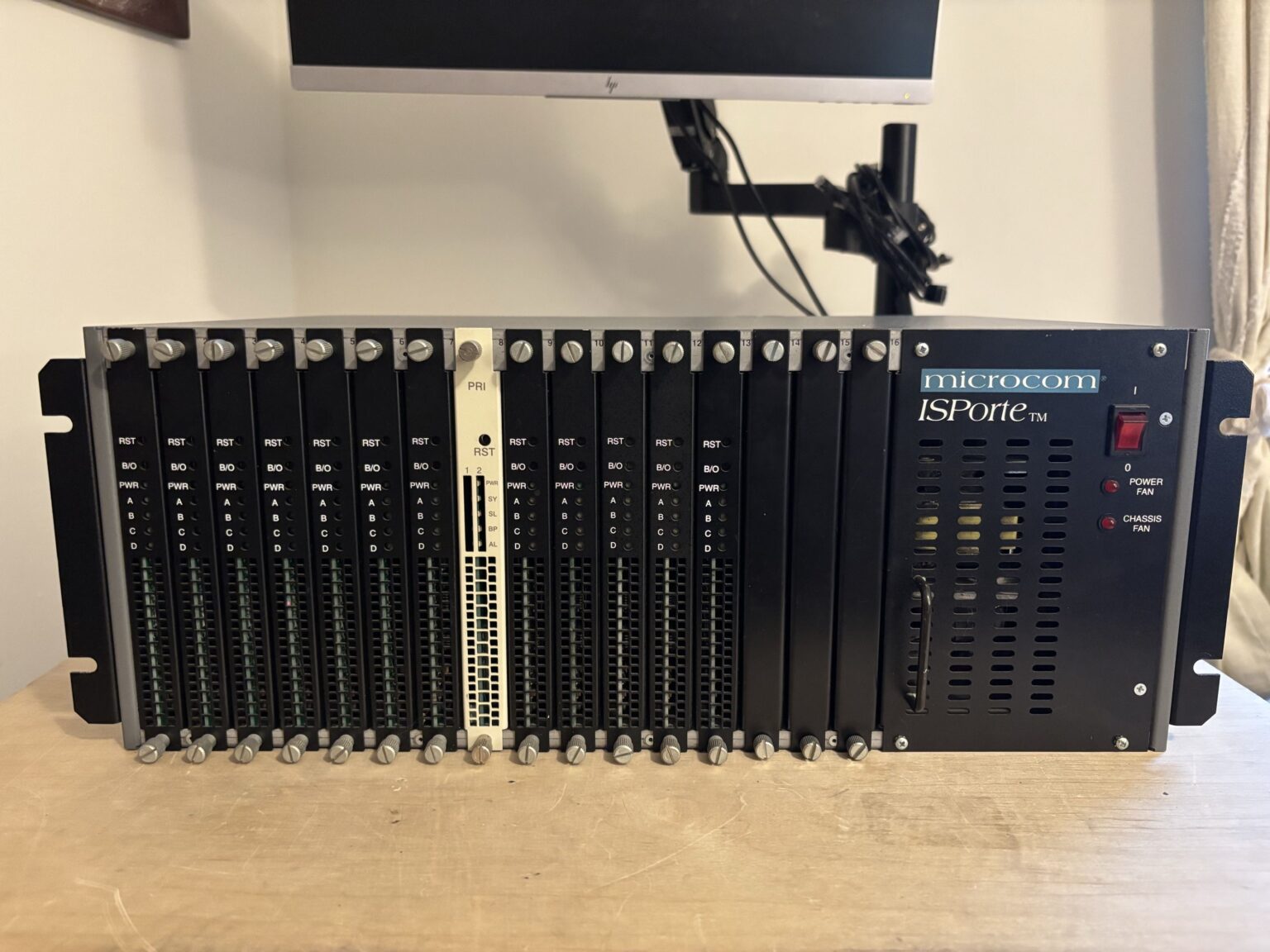 Microcom ISPorte: An Elusive Managed Modem Chassis [part 1] – Serial Port